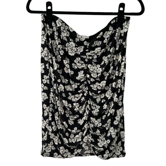 Abound Black Dainty White Floral Ruched Front Skirt - Picture 1 of 6